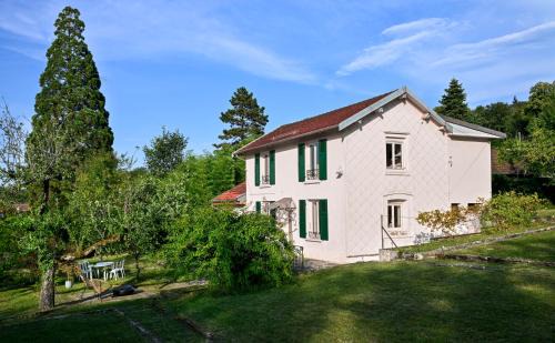Besancon Apartment | La Petite Sommière