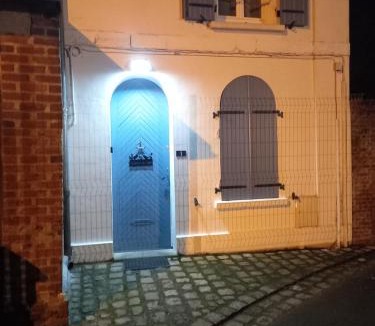 Peronne House | La petite Tourelle Ruelle de la Fontaine