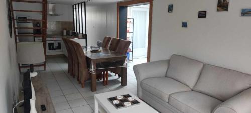 Desvres House | La petite trapue