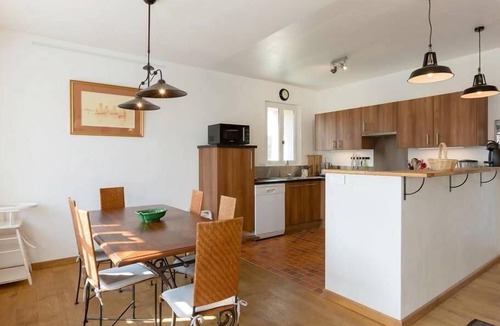 Saint-Coulomb Villa | La Petite Ville Aze.