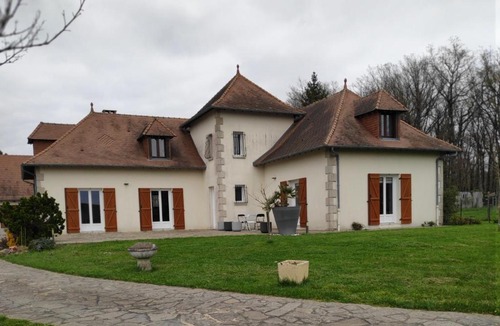 Saint-Sulpice-les-Feuilles Bed & Breakfast | La Peyrova