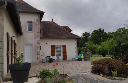 Saint-Sulpice-les-Feuilles Bed & Breakfast | La Peyrova