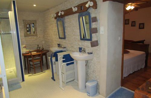 Saint-Pierre-le-Vieux Bed & Breakfast | La Piaule