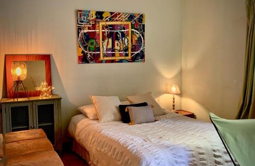 Montigny-sur-Loing Apartment | La Pierre Levée