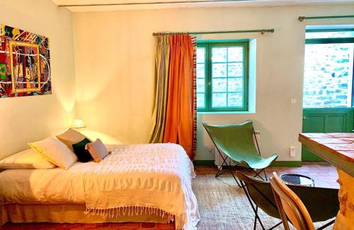 Montigny-sur-Loing Apartment | La Pierre Levée