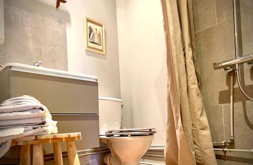 Montigny-sur-Loing Apartment | La Pierre Levée