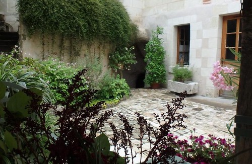 Luynes House | La Pierre qui Parle