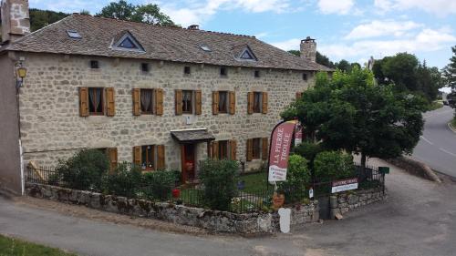 Chateauneuf-de-Randon Bed & Breakfast | La Pierre Trouée Chambre d'Hôtes
