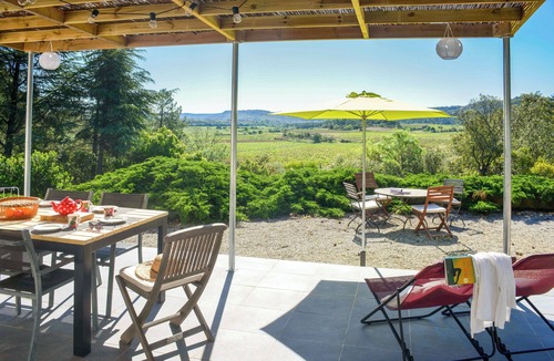 Babeau-Bouldoux House | La Pineda, with lovely views over the vineyards of St Chinian