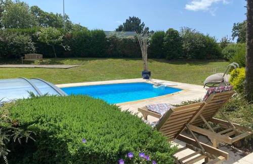 Theix-Noyalo House | La piscine