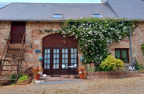 Villaines-la-Juhel Apartment | La Pitardière Gite