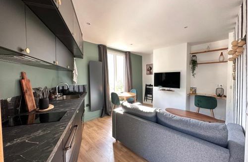 Quartier Vieux Marche-Cathedrale Apartment | La place d'Henri, Rouen centre