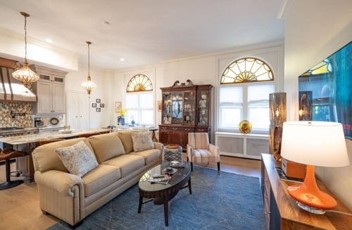 Central Business District House | La Place - Exquisite Convenience