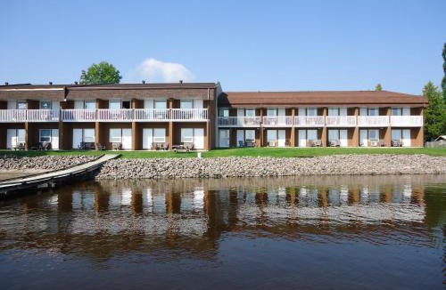 Fort Frances Hotel | La Place Rendez-Vous Hotel