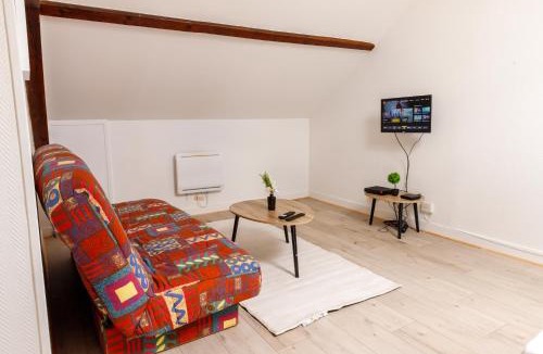 Montlucon Apartment | La Place Servant 3