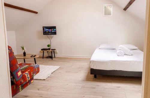 Montlucon Apartment | La Place Servant 3