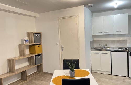 Calais Apartment | La Place, studio en centre ville de Calais