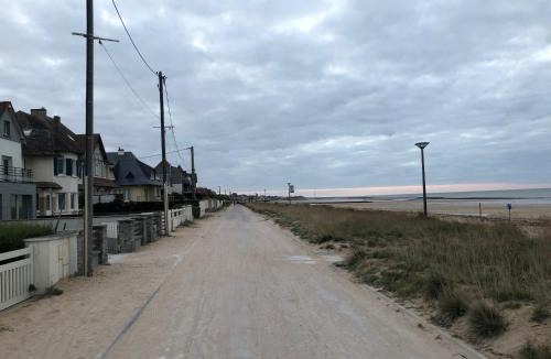 Hermanville-sur-Mer House | La plage au bout du jardin/Sword Beach cottage