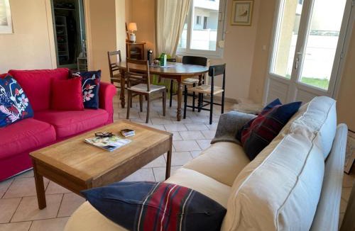Hermanville-sur-Mer House | La plage au bout du jardin/Sword Beach cottage