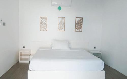 Cikakak Hotel | La Plage Beach Club