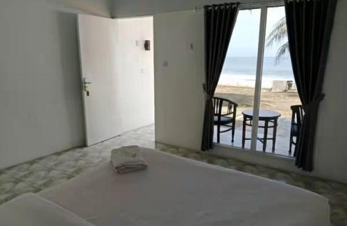 Cikakak Hotel | La Plage Beach Club