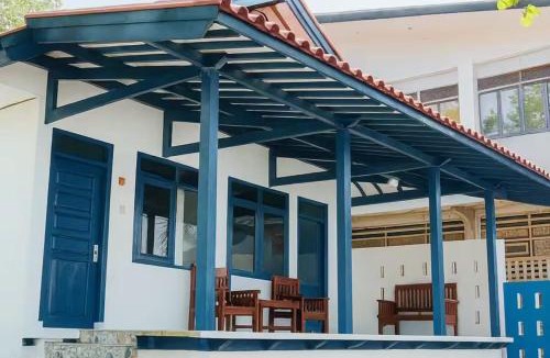 Cikakak Hotel | La Plage Beach Club
