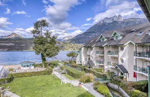 Duingt Apartment | La plage privée du lac