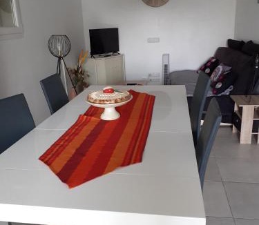 Saint-Clement-de-Riviere Apartment | La plaine