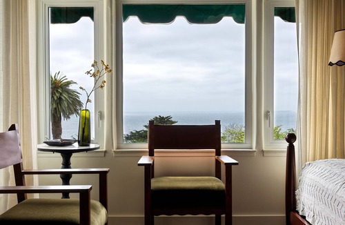 Golden Rectangle Hotel | La Playa Hotel