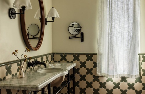 Golden Rectangle Hotel | La Playa Hotel