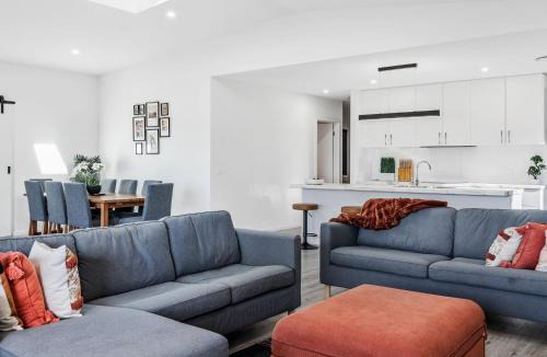 Yarrawonga House | La Plaza Del Toros