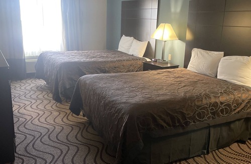 Freer Hotel | La Plaza Inn & Suites