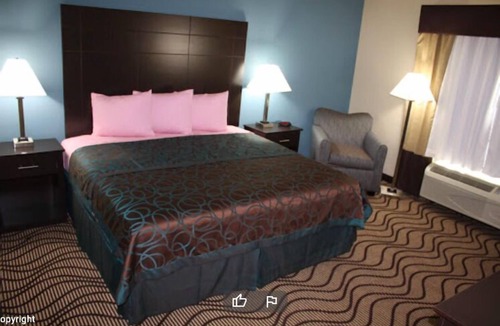 Freer Hotel | La Plaza Inn & Suites