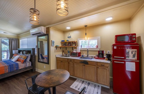 New Braunfels Ski Chalet | la Pluma Retreat