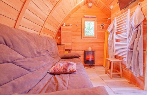 Chennegy House | La pom de pin