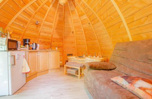 Chennegy House | La pom de pin