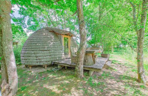 Chennegy House | La pom de pin