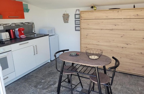 Saint-Aubin-du-Plain Bed & Breakfast | La pool house