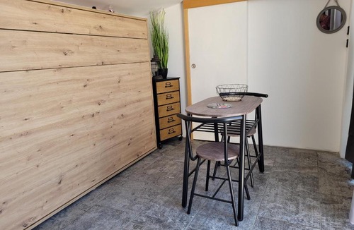 Saint-Aubin-du-Plain Bed & Breakfast | La pool house