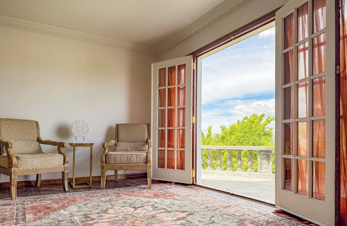 Sherman Oaks Villa | LA Pool & Rooftop Estate – Valley Views – Sleeps 10 – Universal 10 min