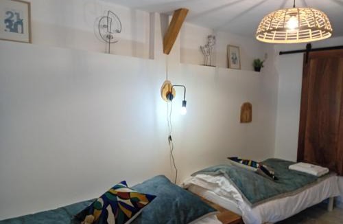 Saint-Nicolas-de-la-Grave Bed & Breakfast | La porte chamarrée.