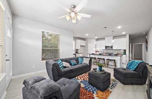 La Porte House | La Porte beach home spacious 3 bedrooms3 bathrooms ,few steps from sylvan beach
