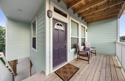 La Porte House | La Porte beach home spacious 3 bedrooms3 bathrooms ,few steps from sylvan beach