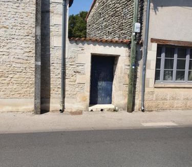 Neuville-de-Poitou Apartment | La porte Bleue