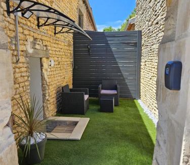 Neuville-de-Poitou Apartment | La porte Bleue