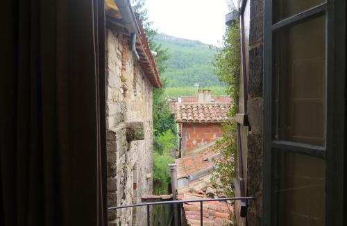 Saint-Antonin Noble Val Bed & Breakfast | La Porte Bleue