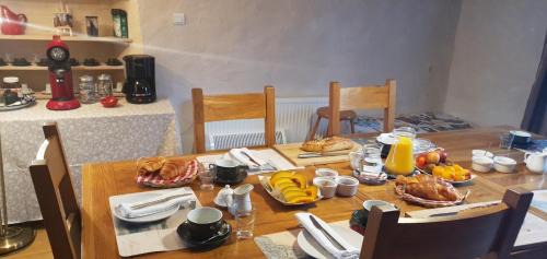 Saint-Antonin Noble Val Bed & Breakfast | La Porte Bleue