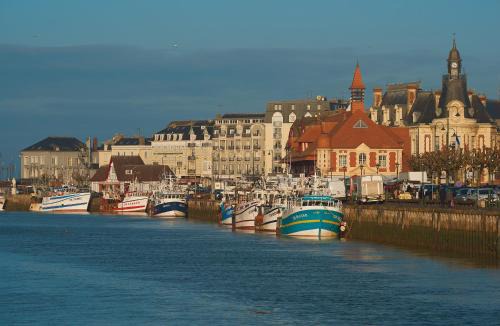 Trouville-sur-Mer Apartment | La porte bleue