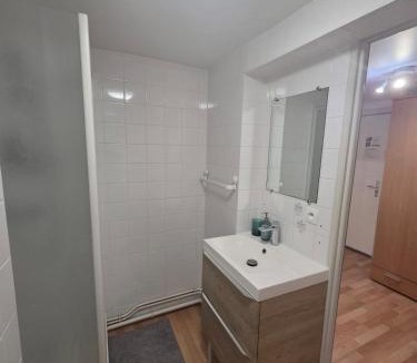 Terville Apartment | La porte rouge