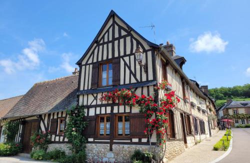 Le Bec-Hellouin House | La Porterie face à l'abbaye
